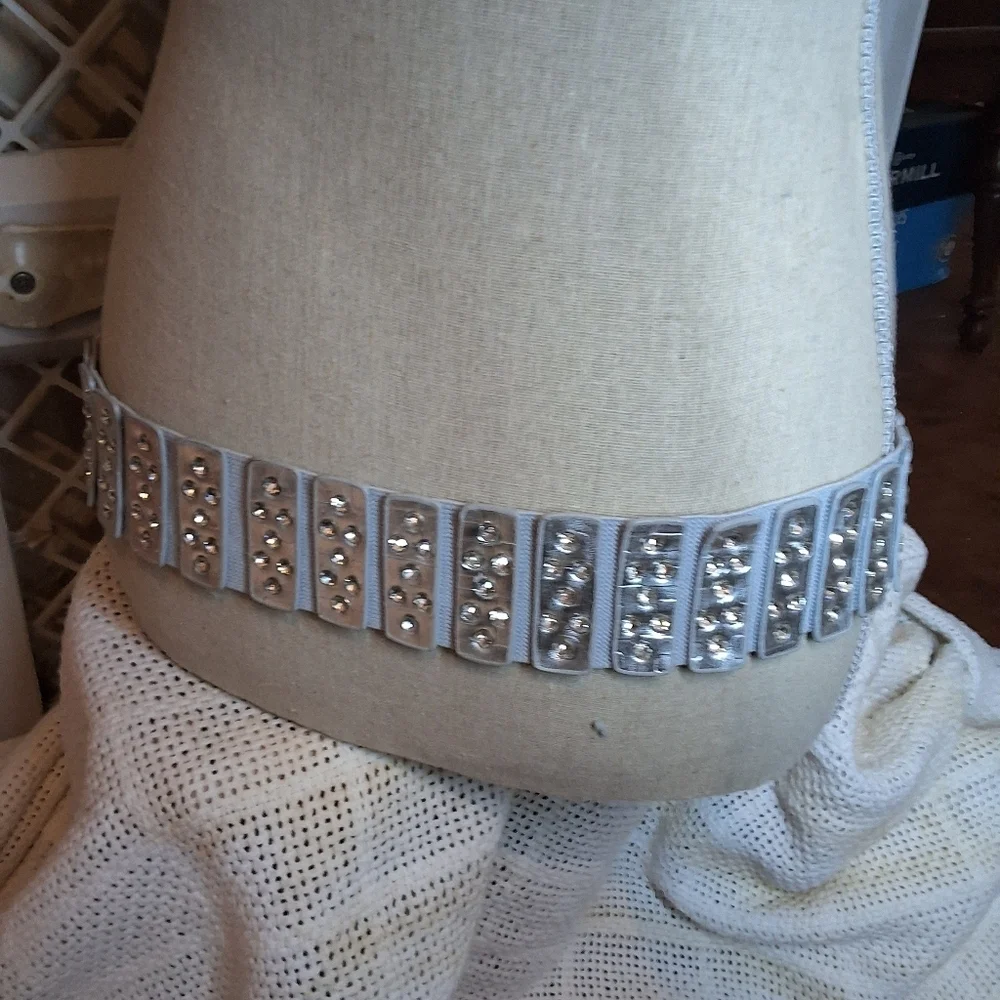 Boutique pearl grey stretch belt with rhinestone accents and buckle OSFM